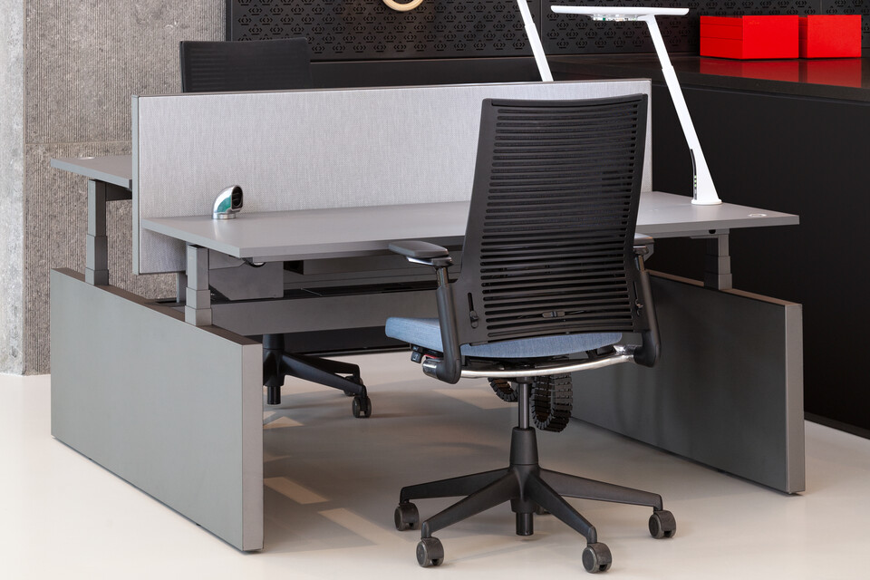 Balance, 2020 Extra Verta Royal Ahrend Comfort workstation in showroom Sint Oedenrode 11