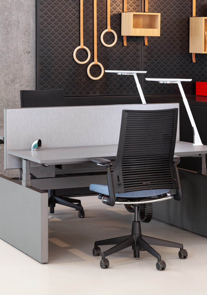 Balance, 2020 Extra Verta Royal Ahrend Comfort workstation in showroom Sint Oedenrode 11