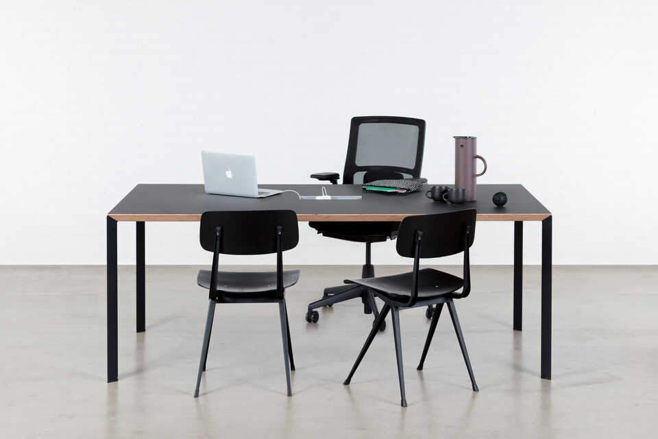 Delta, Result, 2020 Verta Royal Ahrend Delta table in black with black tabletop and black Result chairs with 2020 Verta office chair front view