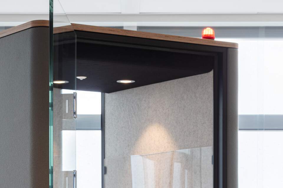 Silence CALL Royal Ahrend Inspiration Centre in Amsterdam call light detail SP14