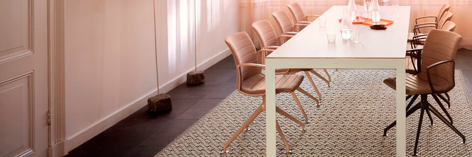 Well, Delta Royal Ahrend Well trestle base chairs fully upholsterered in pink and grey at Kvadrat store in Amsterdam DSF3197