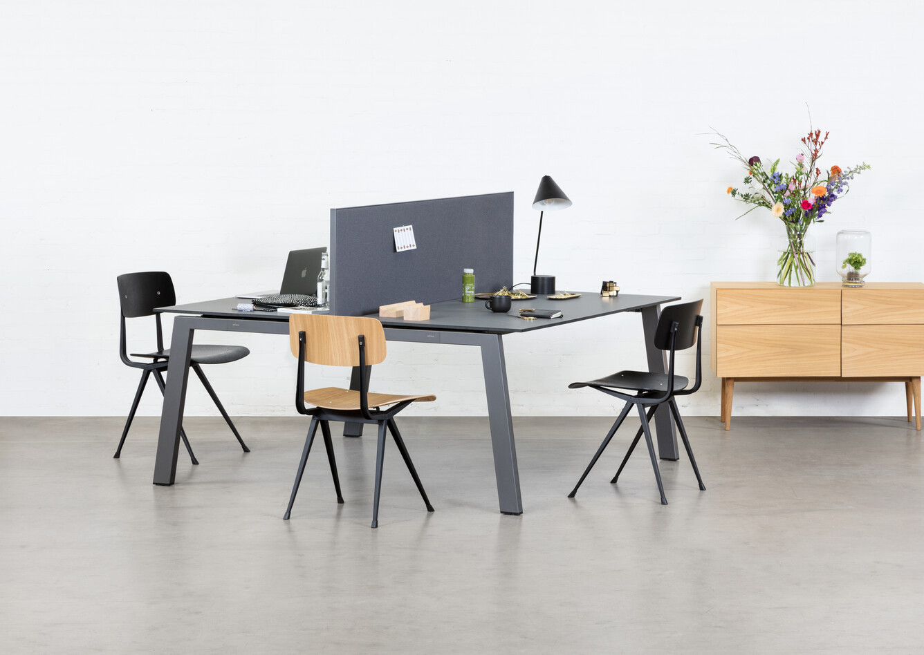 Balance, Result Royal Ahrend Balance 4 leg dual workstation in anthracite with charcoal tops and grey screen with Result chairs front left view