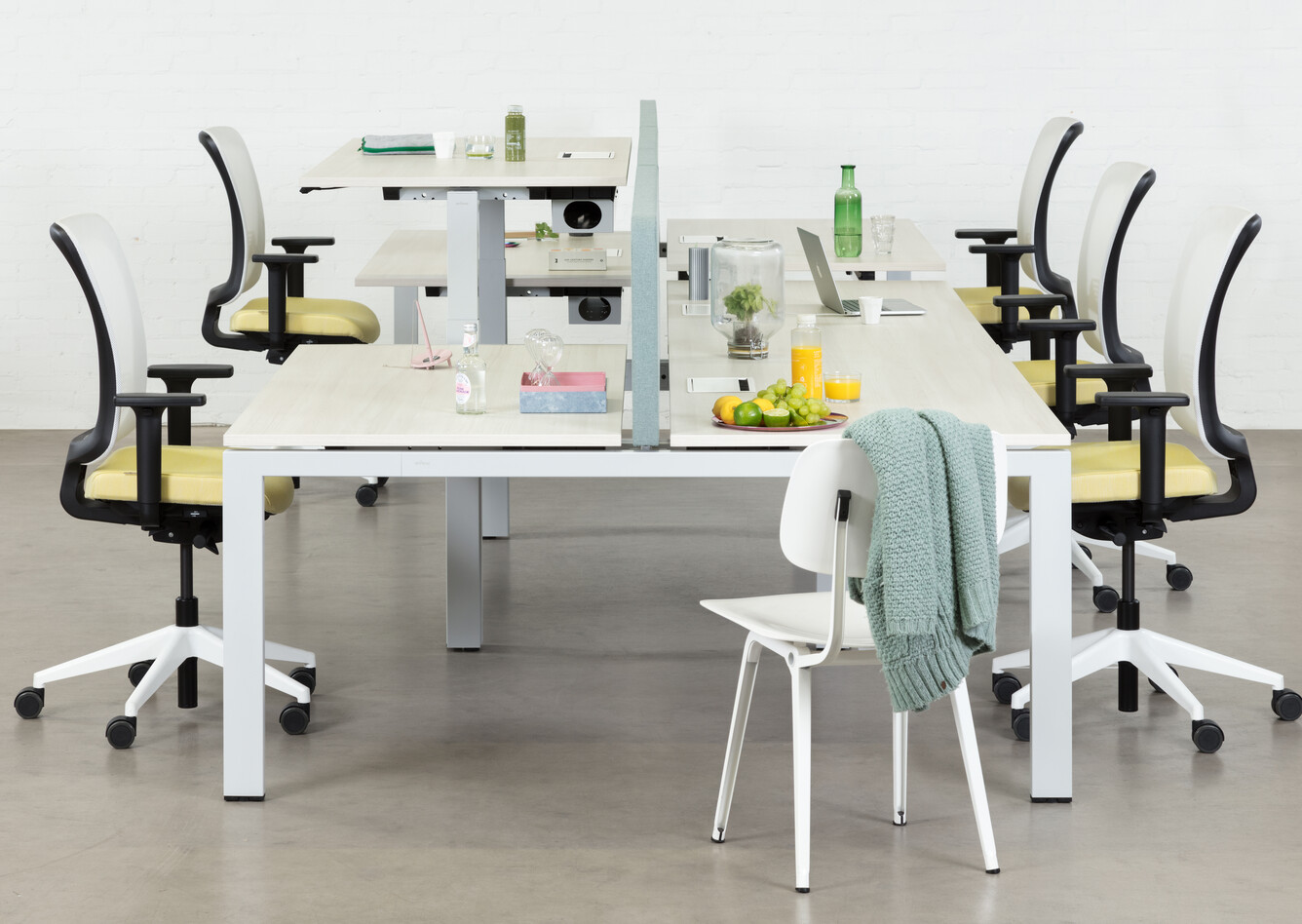 Balance, SQALA, Revolt Royal Ahrend Balance 4 leg bench in white with maple tops with middle stand height and light blue screen with SQALA office chairs right side view