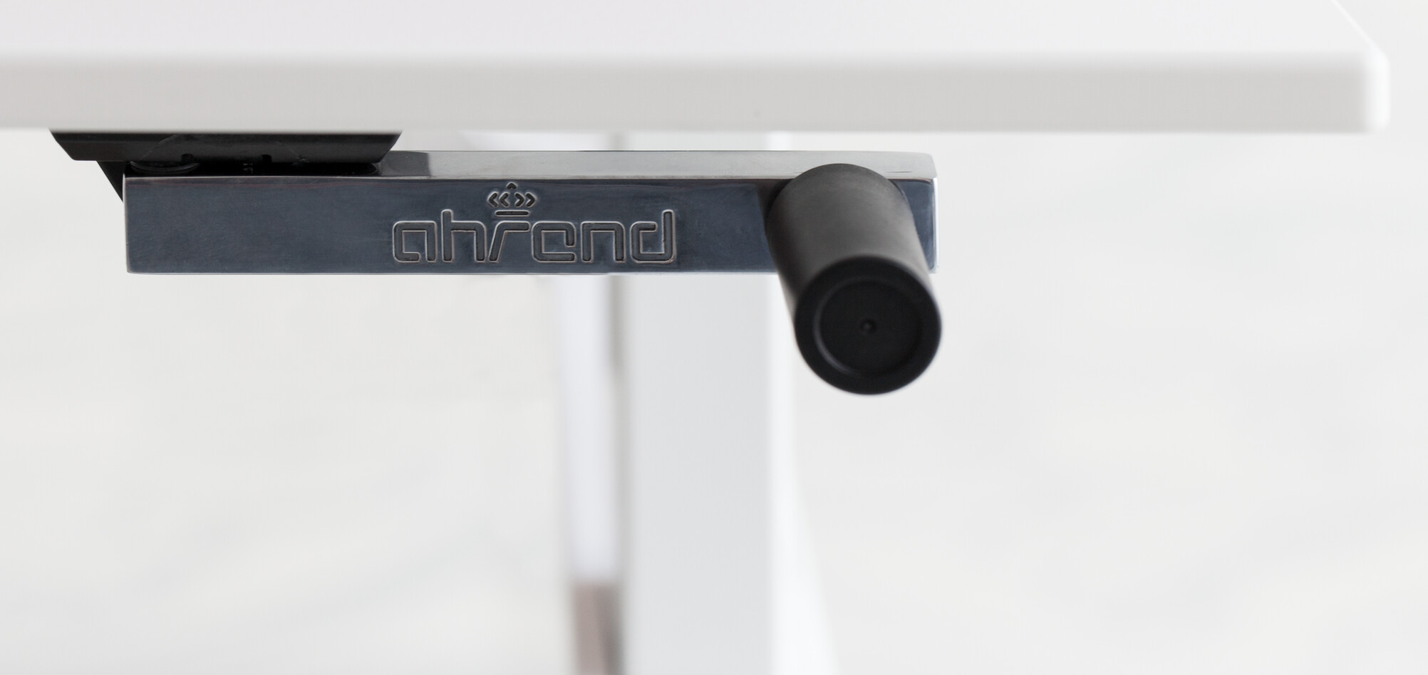 Balance Royal Ahrend Balance workstation in white with cranck front detail view