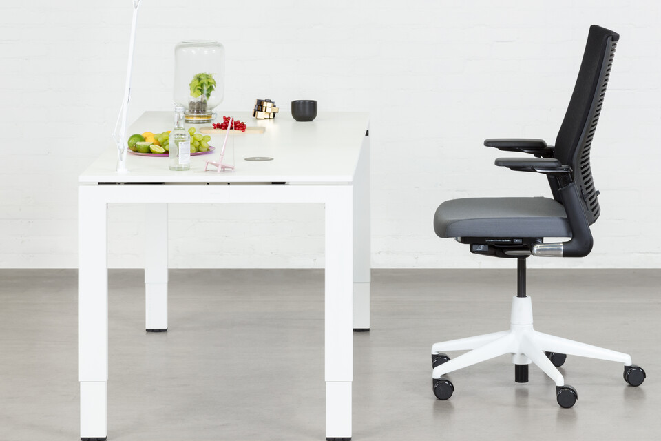 Balance, 2020 Extra Verta Royal Ahrend Balance 4 leg workstation in white with grey 2020 office chair left side view