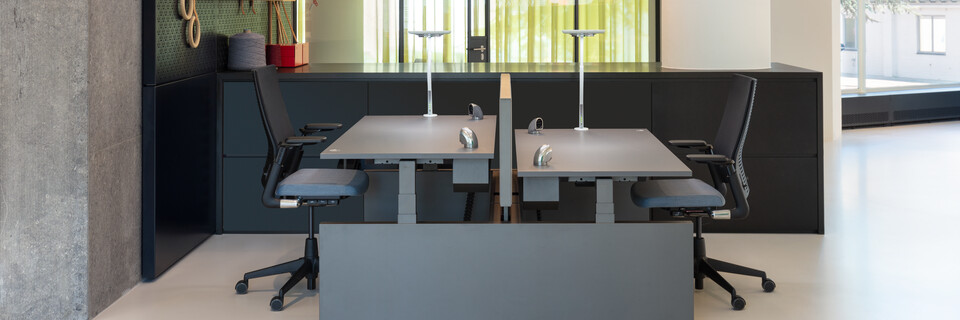 Balance, 2020 Extra Verta Royal Ahrend Comfort workstation in showroom Sint Oedenrode 01