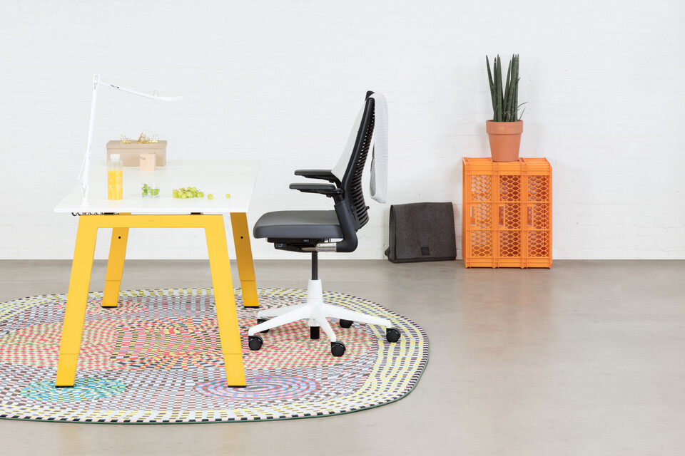 Balance, 2020 Extra Verta Royal Ahrend Balance 4 leg workstation in yellow with white top and grey 2020 office chair with white base left side view