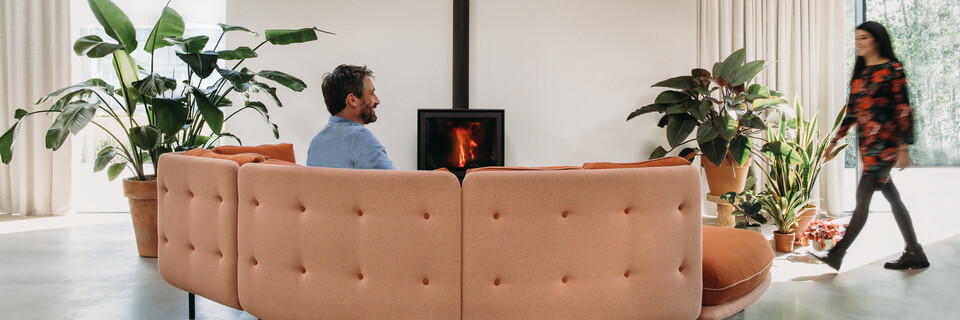 Embrace Royal Ahrend Embrace sofa upholstered in red and yellow with female and male model at HofmanDujardin office in Diemen EB011