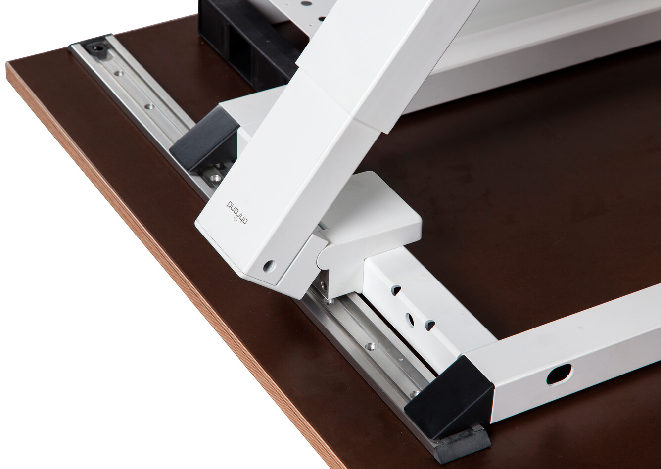 Balance Royal Ahrend Balance workstation with white folding legs folding 45 degrees front left detail bottom view