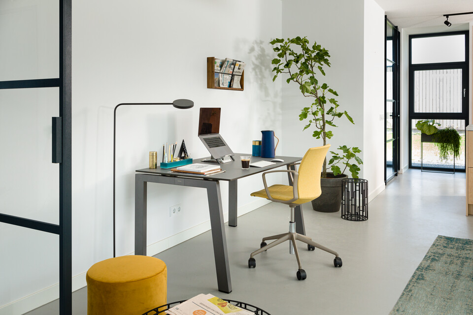 Balance, Well Royal Ahrend balance workstation in grey with charcoal tabletop and Well chair in gray and upholstered in yellow interior view