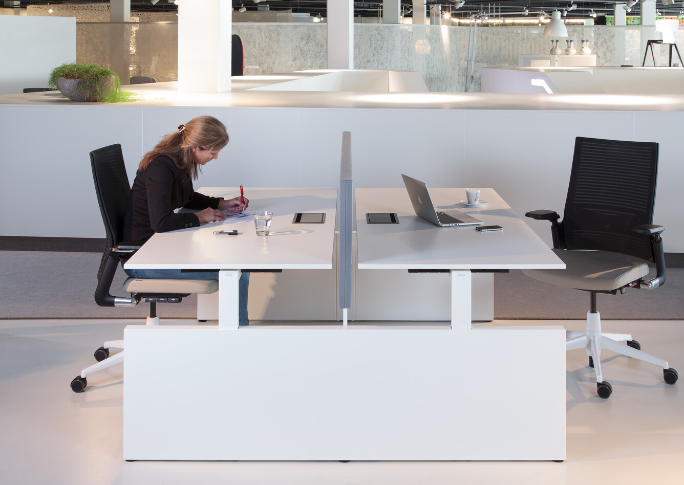 Team_Up, 2020 Extra Verta Royal Ahrend NOW Flagship Store in Amsterdam 10026