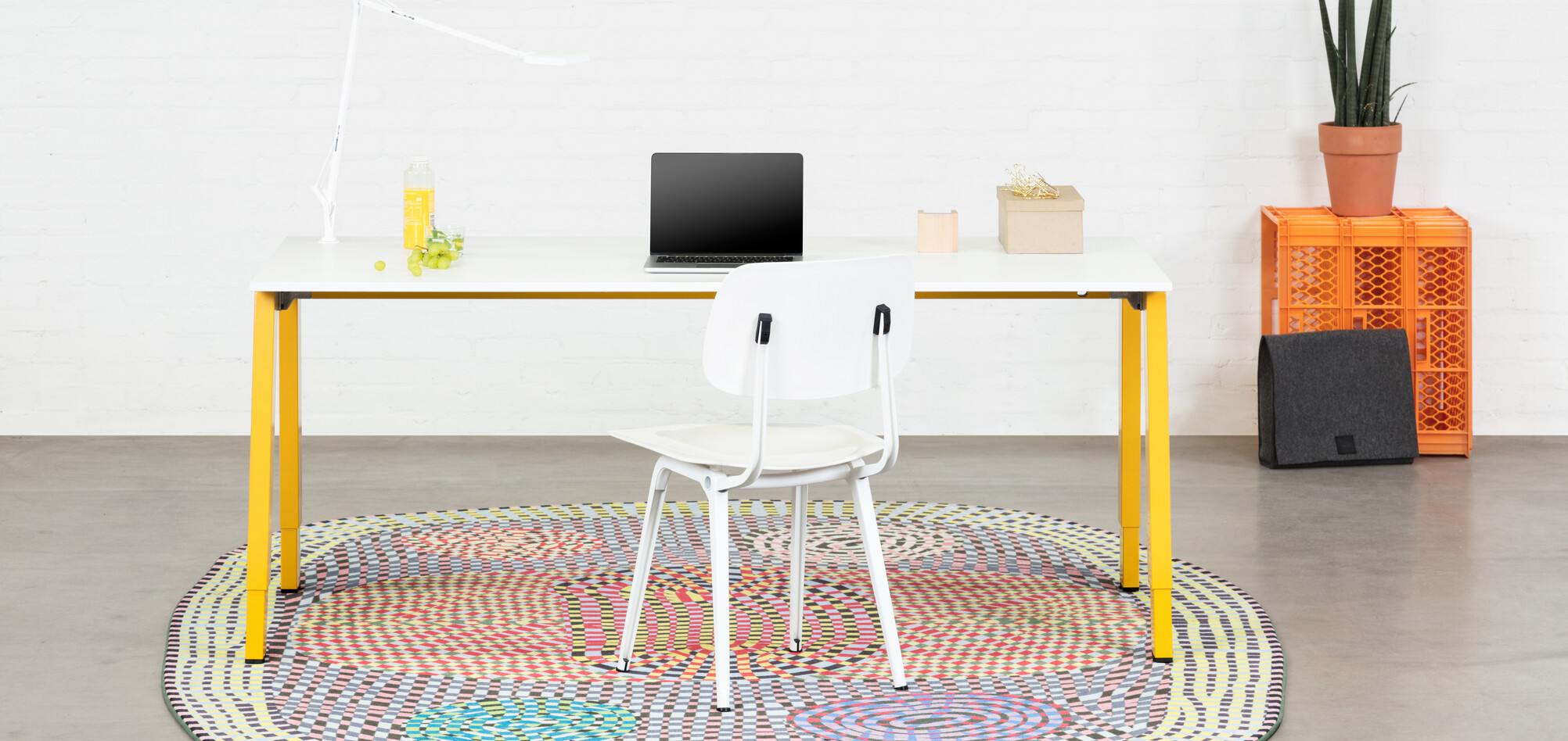 Balance, Revolt Royal Ahrend Balance 4 leg workstation in yellow with white top and white Result chair front view