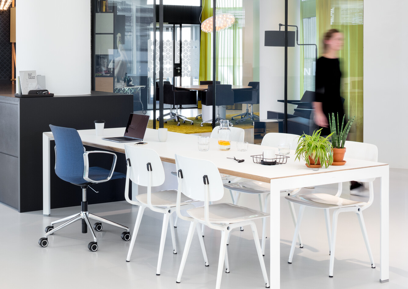 Delta, WELL, Revolt Royal Ahrend Showroom in Sint Oedenrode 0304