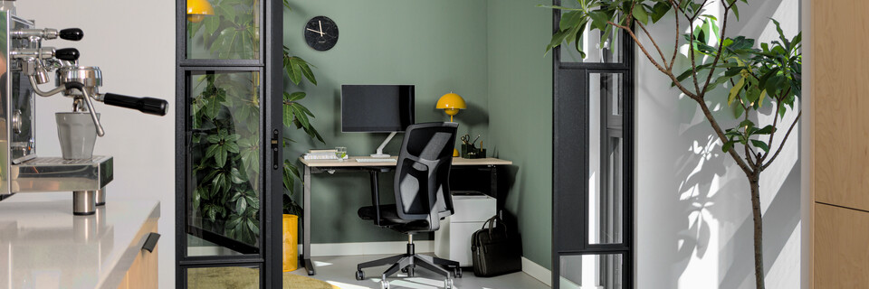 Balance, Zest, Pedestal Royal Ahrend balance workstation in grey with oak tabletop and Zest office chair upholstered in black interior view