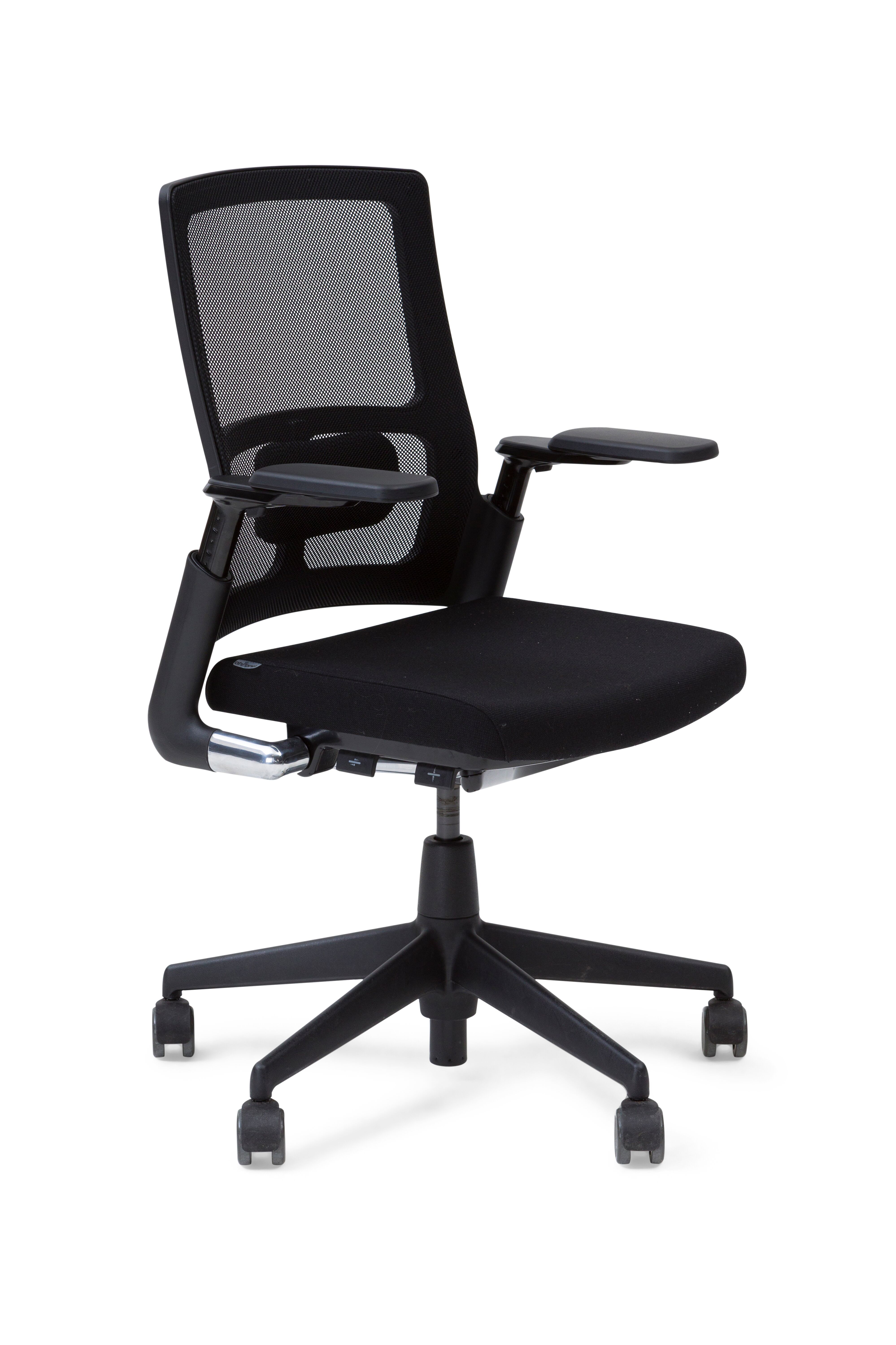 2020 Verta Royal Ahrend 2020 Verta office chair upholstered in black front left view