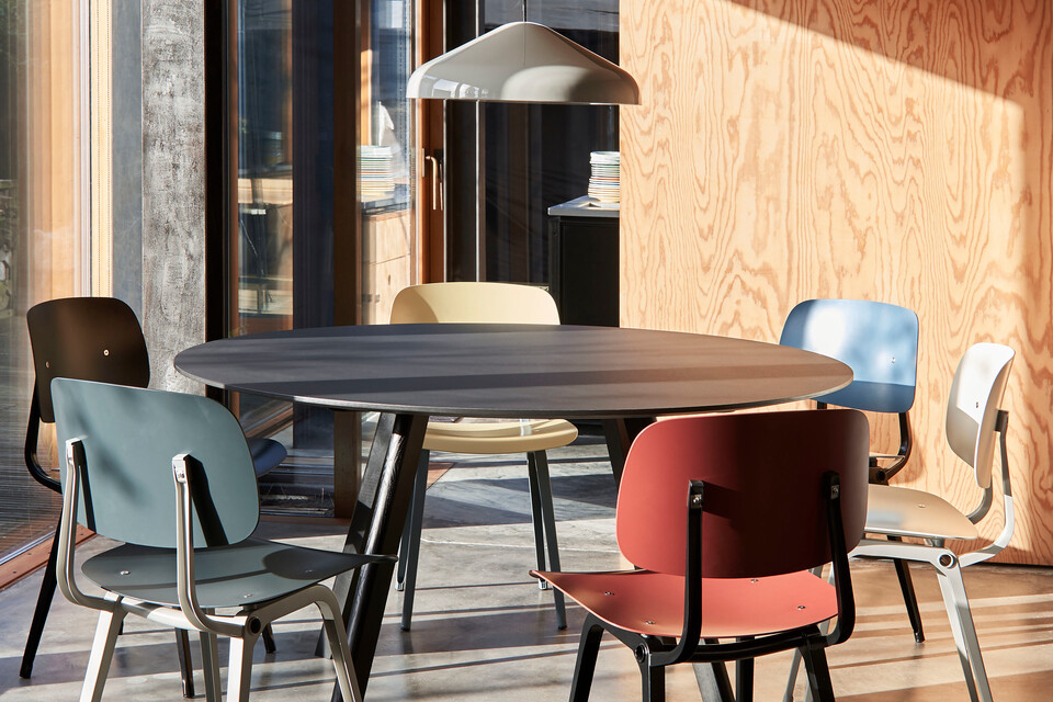 Revolt CPH_25_black_lino_black_stained_oak_base_Pao_Steel_Pendant_470_cool_grey_Revolt_plum_red_seat_and_back_black_steel