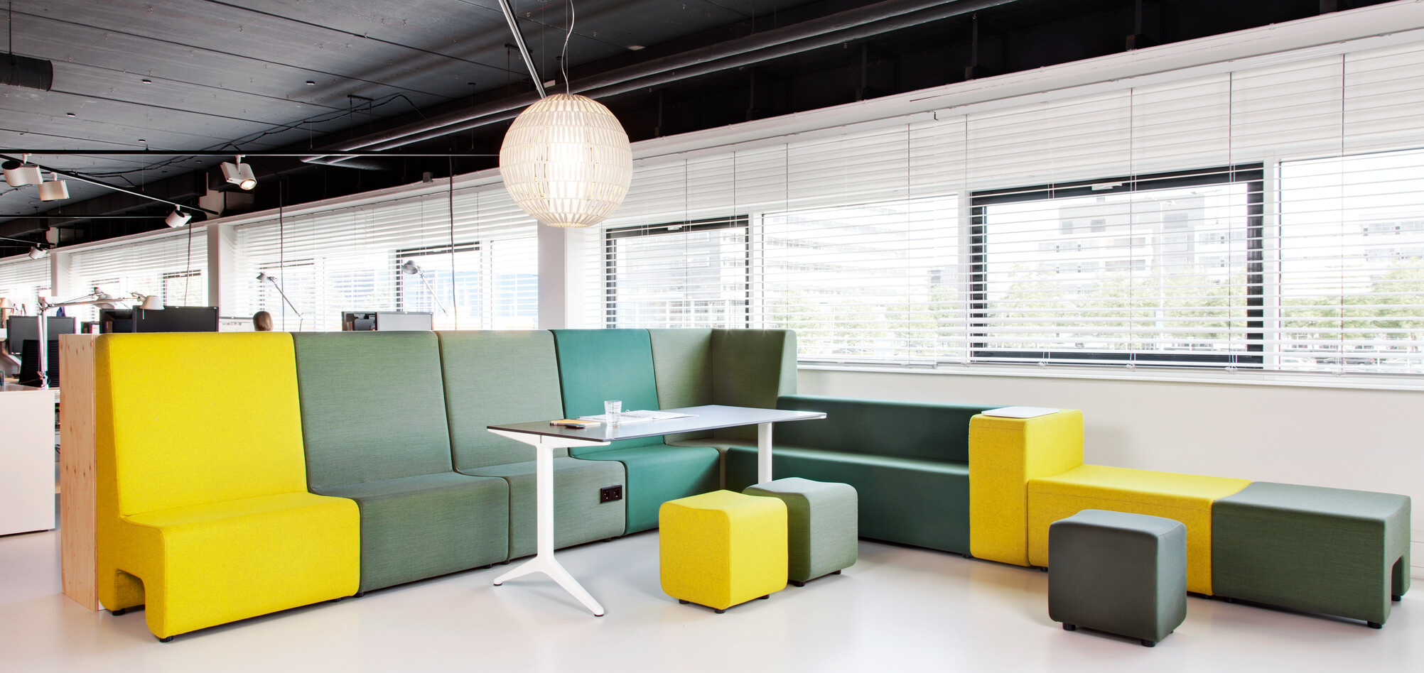 Loungescape, Mehes Royal Ahrend NOW Flagship Store in Amsterdam 0810