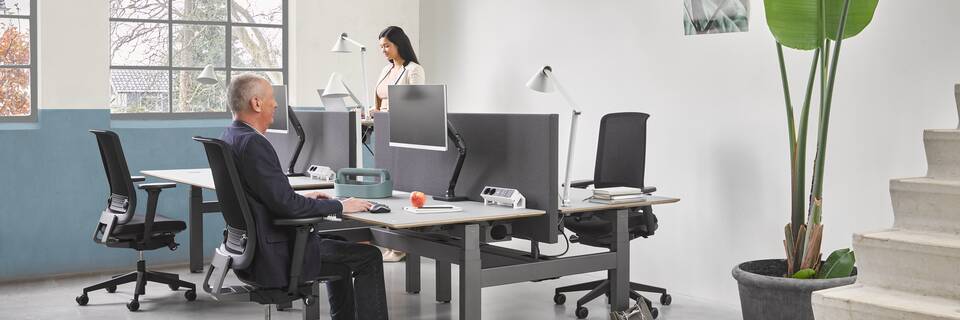 Balance, S50, Ease Ahrend Balance four back workstations with Ease office chairs and models in a Hybrid working community setting